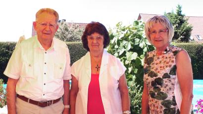 Bild: bph
Zur Diamantenen Hochzeit der Eheleute Monika und Joachim Otte überbrachte stellvertretende Bürgermeisterin Irene Ehemann die Glückwünsche der Stadt Nabburg.