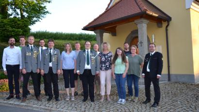 Bild: gi
Der Schützenverein Gebhardsreuth wird künftig von Schützenmeister Stefan Brandmiller (Siebter von rechts) und Schießleiter Fabian Putzer (Dritter von links) geführt.
