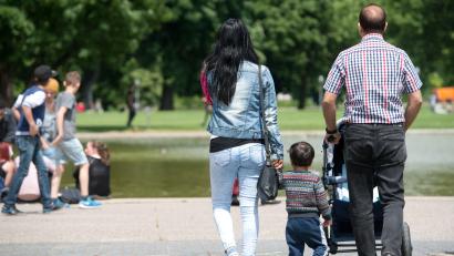 Symbolbild: Sebastian Kahnert/dpa
Die Arbeitsagentur Weiden geht neue Wege: Sie will an Spielplätzen aktiv auf junge Familien zugehen und diese über den Wiedereinstieg in den Beruf beraten.