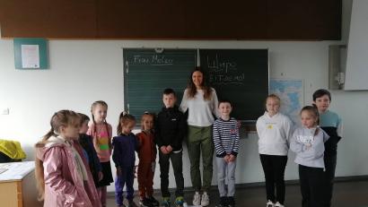 Bild: lym
Den ersten Schultag beginnt Willkommenskraft Lilly Melzer mit einer Vorstellungsrunde.