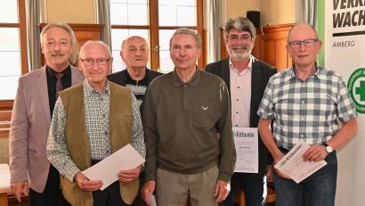 Bild: gf
Bei der Mitgliederehrung gratulierte Vorsitzender (von links) Gernot Schötz den Jubilaren Georg Auers, Herbert Seidl, Franz Wagner, Peter Hofrichter und Bernhard Schreiner.