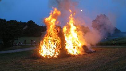 Archivbild: jzk
Dieses Jahr fallen die Johannisfeuer im Kemnather Land wegen Waldbrandgefahr aus. Grund ist das hohe Risiko wegen Waldbrandgefahr.