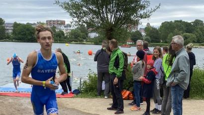 Bild: Rouven Oeckl/exb
Justus Oeckl beim Wechsel vom Schwimmen zum Rad.