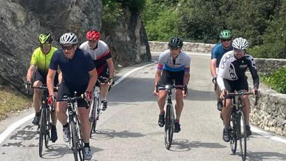 Bild: exb
Bei sonnigen Temperaturen fahren die Radsportler im Team die Brasa Schlucht hinauf. Von links. Rudi Kreuzer, Michael Ramirez, Günther Burkhard, Ronald Flieger, Sven Gleissner und Johannes Wolf