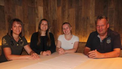 Bild: kro
Sie sichern den Fortbestand des Dorfwirtshauses in Griesbach: Sylvia, Fabiola, Annalena und Georg Rubenbauer (von links).
