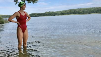 Archivbild: Gomez-Göggel
Das Schwimmen hat im Triathlon so seine Tücken. Das musste auch Marlene Gomez-Göggel (links) nun leidvoll erfahren. Beim Wettkampf in Leeds stieg sie aufgrund von Magenproblemen vorzeitig aus. Der vermutliche Grund: verunreinigtes Wasser.