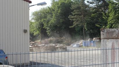 Bild: fks
Der Bauhof in Erbendorf: Im Hintergrund sind die Haufen zu erkennen, die aktuell als "Lager" genutzt werden.