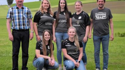 Bild: gi
Der SKC Tröbes freut sich über den Aufstieg der Damen in Bezirksoberliga mit Stefanie Kühn, Magdalena Bäumler (vorne, von links), Eva-Maria Pöllmann, Bianca Guttenberger-Morell und Elisabeth Grötsch (hinten, von links). Dazu gratulieren die Vorsitzenden Franz Feneis (links) und Stellvertreter Adolf Hammerl.