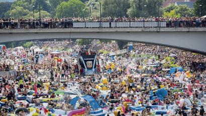 Bild: Stefan Puchner/dpa
Buntes Treiben in Ulm: Beim „Nabada“, dem Hinunterbaden, wird es voll auf der Donau.