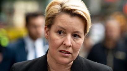 Bild: Fabian Sommer/dpa
Franziska Giffey (SPD), Regierende Bürgermeisterin von Berlin, ist auf einen Deep Fake hereingefallen.