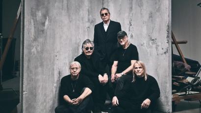 Bild: Ben Wolf
Ian Gillan (hinten), Donald Smith Airey (mittlere Reihe, l-r), Roger Glover, sowie Ian Paice (vordere Reihe, l-r) und Steve Morse von der Band Deep Purple (undatierte Aufnahme).