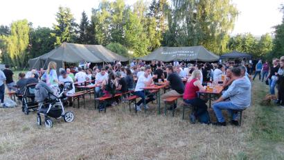 Bild: adj
Das letzte mal fand das Johannisfeuer auf der Wiese an der Windischeschenbacherstraße satt. Viel Feude am Feiern hatten die zalhreichen Besucher.