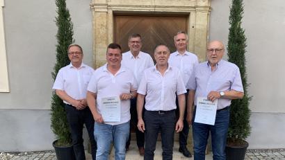 Bild: bö
Der CSU-Ortsverband Schmidmühlen ehrt treue Mitglieder (von links): Bezirksrat Martin Preuß, Johann Edenharter, Peter Braun, Ortsvorsitzender Mathias Huger, Landtagsabgeordneter Harald Schwartz und Ernst Wein.