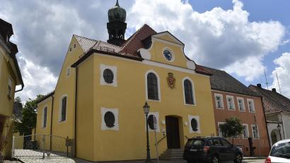 Bild: Petra Hartl
Die Spitalkirche St. Elisabeth in Sulzbach-Rosenberg hat eine lange Geschichte und gilt als ein Sinnbild für das von Herzog Christian August angeordnete Simultaneum.