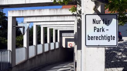 Bild: Gabi Schönberger
Der Andrang auf eine Parkberechtigung in der Neustädter Tiefgarage ist groß. Die Stadt sucht nach einer Lösung für eine effektive und gerechte Verteilung der Stellplätze.