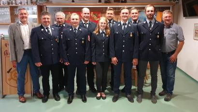 Bild: Albert Siegler/exb
Nach den Wahlen bei der Feuerwehr Gunzendorf: (von links) Bürgermeister Joachim Neuß, Hubert Götz, Kreisbrandinspektor Hans Sperber, Lukas Lehner, Kommandant Andreas Gradl, Madlen Götz, Markus Siegler, Vorsitzender Patrick Siegler, Daniel Siegler Markus Schäffner, Stadtrat und Feuerwehrbeauftragter Josef Lehner.
