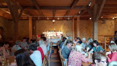 Bild:  E. Wabro/exb
Schafkopfrunde in Scheune