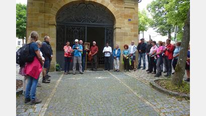 Bild: bk
Nach fast sechsstündigem Fußmarsch sind die Wallfahrer am Maiahilfberg in Amberg angekommen.
