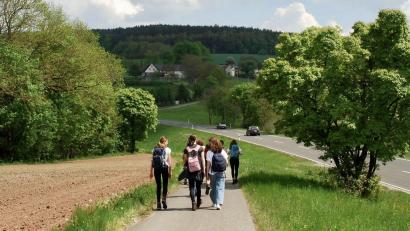 Bild: Kepler-Gymnasium/exb
Für ihre rund 100 Kilometer lange Wanderung durch Frankreich und die Schweiz haben die zwölf Schüler des Kepler-Gymnasiums in Weiden schon mal fleißig geübt.
