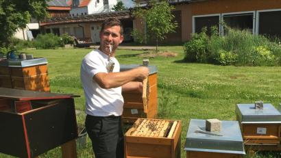 Bild: bk
"Für mich ist es ein wunderschönes Hobby" sagt Christian Witt, der die Imkerei ganz professionell betreibt.
