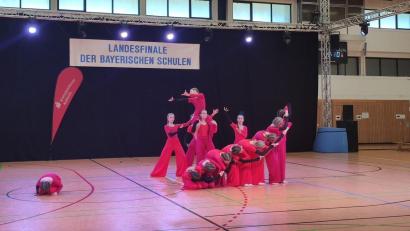 Bild: Anja Arnold /exb
Im Landesfinale ertanzten sich die Mädchen des Elly-Heuss-Gymnasiums mit zwei Teams einen zweiten und einen dritten Platz.