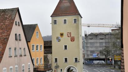 Archivbild: Petra Hartl
Der Sulzbacher Stadtturm bildet den Eingang zur historischen Altstadt. Das markante Gebäude steht momentan leer - es bietet viel Potenzial für eine künftige Nutzung. Etwaige Pläne dazu sind bisher nicht bekannt. FWU-Politiker Stefan Thar will, dass sich das ändert.