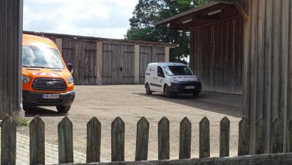 Bild: Houschka
Der Fensterbacher Bauhof muss dringend saniert werden. Dazu hat der Gemeinderat einen Grundsatzbeschluss gefasst, wobei die notwendigen Maßnahmen während der kommenden Jahre in einzelnen Erneuerungsabschnitten ausgeführt werden. Bild: Houschka