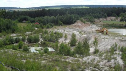 Archivbild: jml
Der Tagebau "Schlemm" geht wieder in Betrieb. Die Freihölser Sand GmbH in Fensterbach wird auf etwa zehn Hektar Reste abbauen.