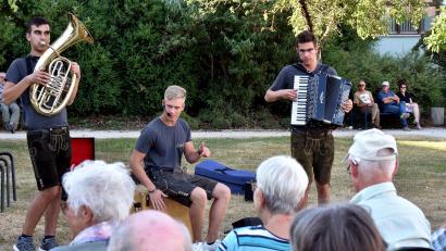 Bild: Stephan Huber
D'Übler Boum erfreuten das Publikum zur Sonntagsserenade im Maltesergarten in Amberg.