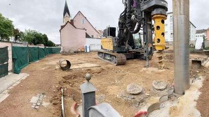 Bild: Gabi Schönberger
Die Rohbauarbeiten am neuen ADAC-Gebäude in der Bürgermeister-Prechtl-Straße haben am Freitag, 1. Juli, begonnen.