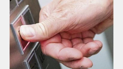 Symbolbild: Christin Klose/dpa
Wer in einem der oberen Stockwerke wohnt, zahlt mehr für Energiegemeinkosten? Ist ein Aufzug im Haus, kann das durchaus so gehandhabt werden.