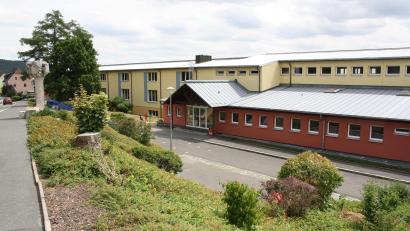 Bild: bjp
Einstimmig billigte der Stadtrat den Stadthaushalt für 2022. Doch klagten die Fraktionen auch über vermeintliche Zögerlichkeit bei der Umsetzung von Projekten wie etwa der Neugestaltung des Schuleingangsbereichs.