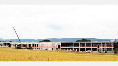 Bild: stg
Die neue Logistikhalle hat schon deutliche Konturen angenommen.