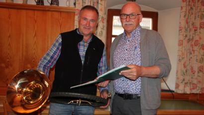 Bild: kro
Bläserobmann Wolfgang Mark (links) und der musikalische Leiter des Jagdhornbläsercorps Tirschenreuth, Peter F. Dotzauer.