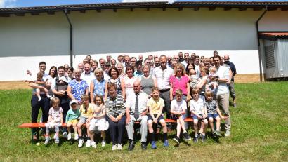 Bild: rpp
Josef Wagner aus Kastl konnte im Kreise seiner großen Familie seinen 90. Geburtstag feiern. Dies genoss der rüstige Jubilar sichtlich.