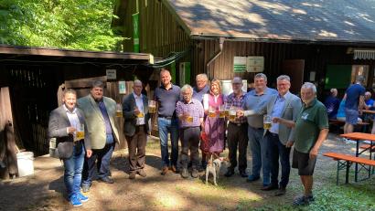 Bild: elg
Die Eröffnungsrunde bei der Angfeld-Hüttenkirwa der Alpenvereins-Sektion Sulzbach-Rosenberg.