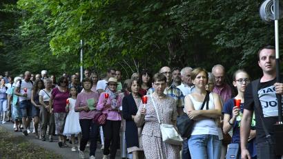 Bild: Petra Hartl
Das Bergfest auf dem Mariahilfberg ist mit einer Schlussandacht und Lichterprozession zu Ende gegangen.
