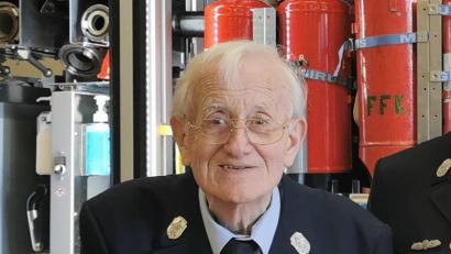 Bild: Feuerwehr Kemnath/exb
Sein Leben war die Feuerwehr: Der Einweihung des neuen Tanklöschfahrzeuges wohnte Hans Denz Ende August 2021 noch bei.