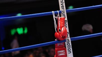 Bild: Christian Charisius
Am Rand einer Boxkampfveranstaltung für Kinder in München haben sich Eltern derart in die Haare bekommen, dass 15 Polizeiwagen anrücken mussten.