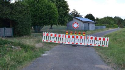 Bild: Benkhardt
Diese Sperrung, die das Durchfahren der Steinigen Gasse verhindern soll, wurde von Unbekannten beiseite geräumt.