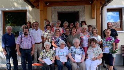 Bild: lei
Die geehrten Mitglieder des Gartenbauvereins Holnstein.