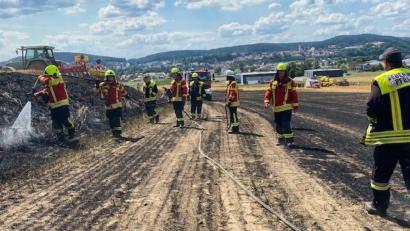 Bild: cv
Eine etwa zwei Hektar große Fläche brannte am Ortrand von Nabburg. Nach einer halben Stunde war das Feuer unter Kontrolle.
