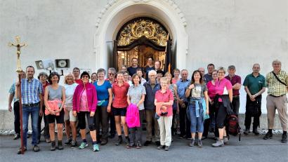 Bild: lg
Das Ziel erreicht: 30 Kilometer legten die Pilger der Oberviechtacher Kolpingfamilie zurück, bis sie am Fahrenberg ankamen.