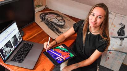 Bild: Miedl/fph
Arbeitet digital und auf Papier – und jetzt wieder im Fichtelgebirge: Vanessa Melzner.