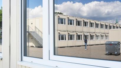 Bild: Gabi Schönberger
Im Containerdorf in Neustadt/WN sind elf Flüchtlinge aus der Ukraine untergebracht. "Psychisch angeschlagen sind fast alle ein bisschen", sagt Unterkunftsleiter Thomas Häffner.