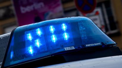 Symbolbild: Monika Skolimowska/dpa-Zentralbild/dpa
Ermittlungen der Polizei ergaben, dass die Anschuldigungen einer 16-Jährigen aus dem Landkreis Schwandorf gegen den Lebensgefährten ihrer Mutter frei erfunden waren. Die Jugendliche hatte den Mann wegen sexueller Belästigung angezeigt.