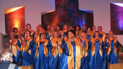 Bild: sei
Endlich wieder am Altar in St. Markus in Weiden stehen und die Gottesdienstbesucher mit zu herzen gehenden oder auch fetzigen Gospelsongs erfreuen, darauf freut sich der Gospelchor "Hope and Joy" unter Leitung von Remona Fink mit Max Braun am Keaboard. Dazu sind die Gläubigen am Sonntag um 18 Uhr eingeladen..