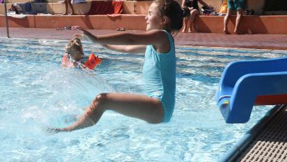 Archivbild: Gabi Schönberger
Hinein ins Vergnügen. Das Freibad in Windischeschenbach erfreut sich dieses Jahr eines enormen Zulaufs.