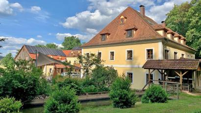 Bild: Gabi Schönberger
Das Restaurant der Kahrmühle ist Pressath ist seit Anfang Juli geschlossen. Grund: Personalmangel. Der Hotelbetrieb geht aber weiter.