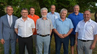 Bild: jr
Verdiente Vorstands- und Ausschussmitglieder des Bauverein Tirschenreuth wurden verabschiedet, neue Aufsichtsratsmitglieder gewählt. Im Bild (von links) Bürgermeister Franz Stahl, Walter Schütze, Markus Burger, Vorsitzender Gerhard Bauer, Hans Wachsmann, die neuen Aufsichtsratsmitglieder Klaus Gehring und Andreas Krassler sowie Harald Bader.